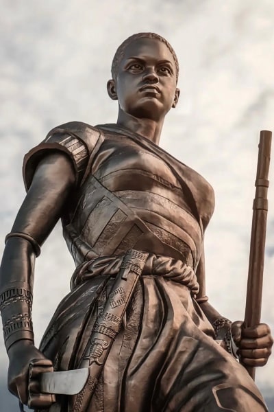 place amazone benin statue histoire cotonou dahomey track benin tourisme agence de voyage